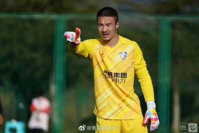 意媒：多纳鲁马不是巴黎非卖品，但因成本太高尤文很难签下他据全尤文报道，多纳鲁马不是巴黎非卖品，但因成本太高，尤文很难签下他。